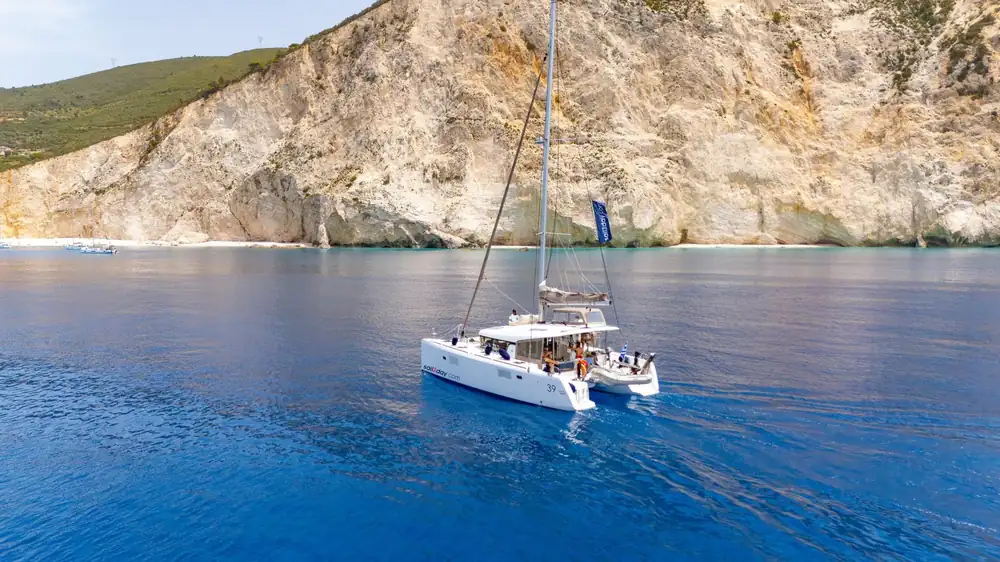 Catamaran Lagoon 39 Motoring